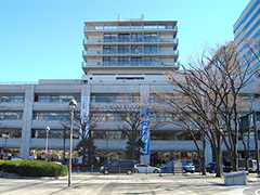 シルクセンター外観